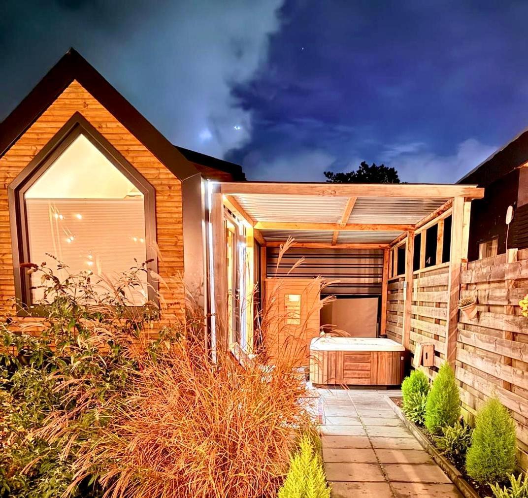 Tiny House With Sauna & Jacuzzi Near Amsterdam Vijfhuizen Екстер'єр фото