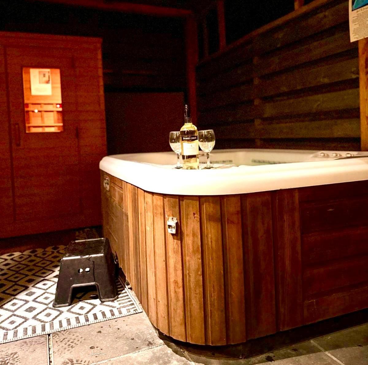 Tiny House With Sauna & Jacuzzi Near Amsterdam Vijfhuizen Екстер'єр фото