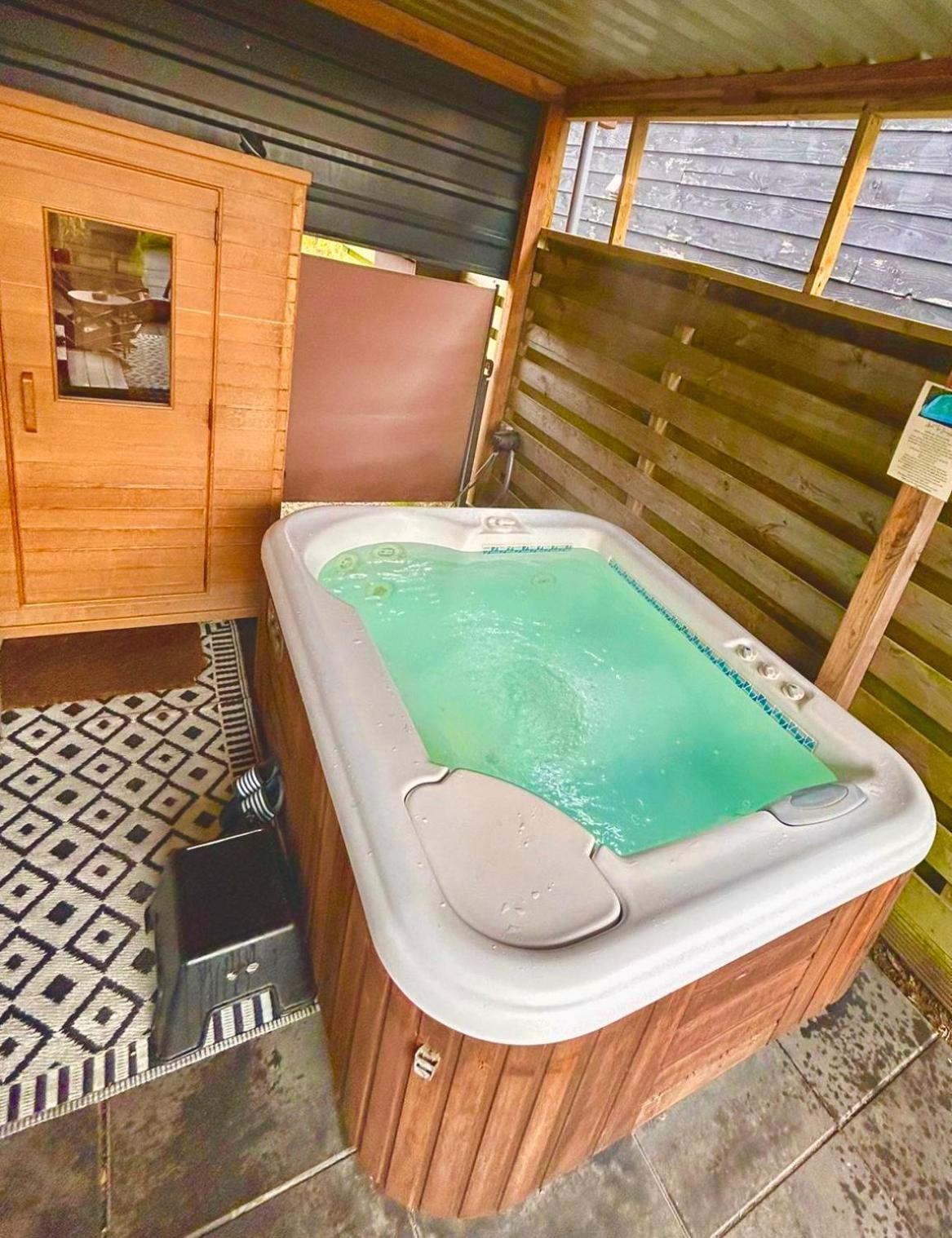 Tiny House With Sauna & Jacuzzi Near Amsterdam Vijfhuizen Екстер'єр фото