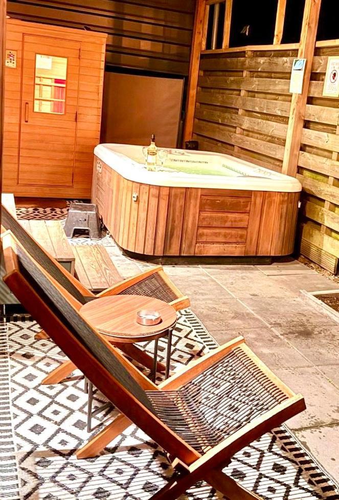 Tiny House With Sauna & Jacuzzi Near Amsterdam Vijfhuizen Екстер'єр фото